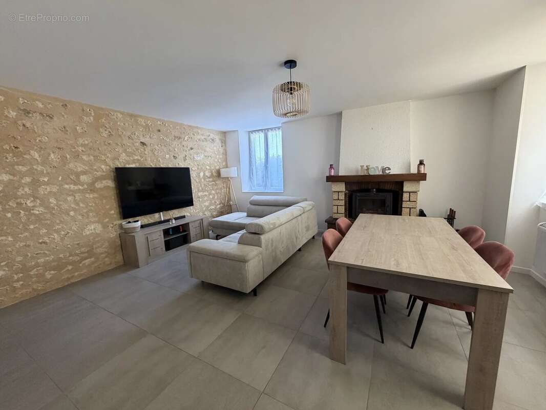 Maison à SAINT-BONNET-SUR-GIRONDE