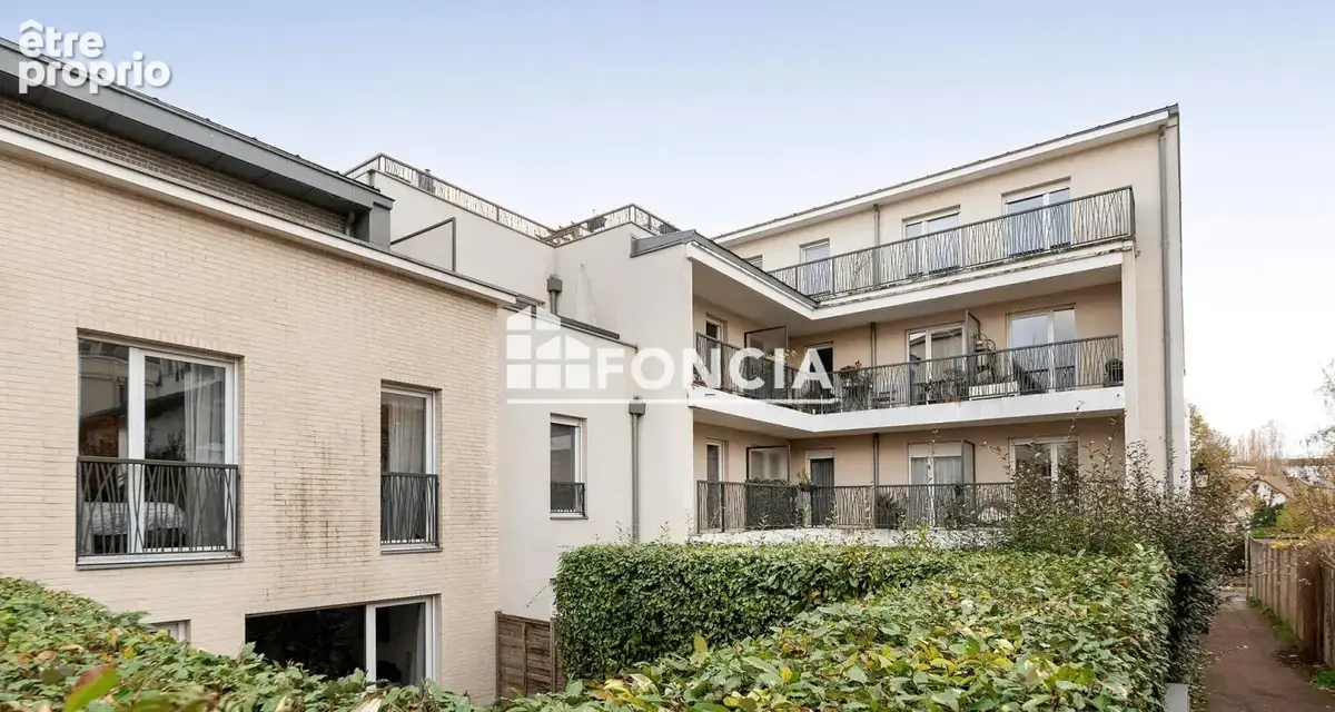 Duplex totalement meuble en dernier etage ouvrant sur une terrasse et deux balcons - photo 12