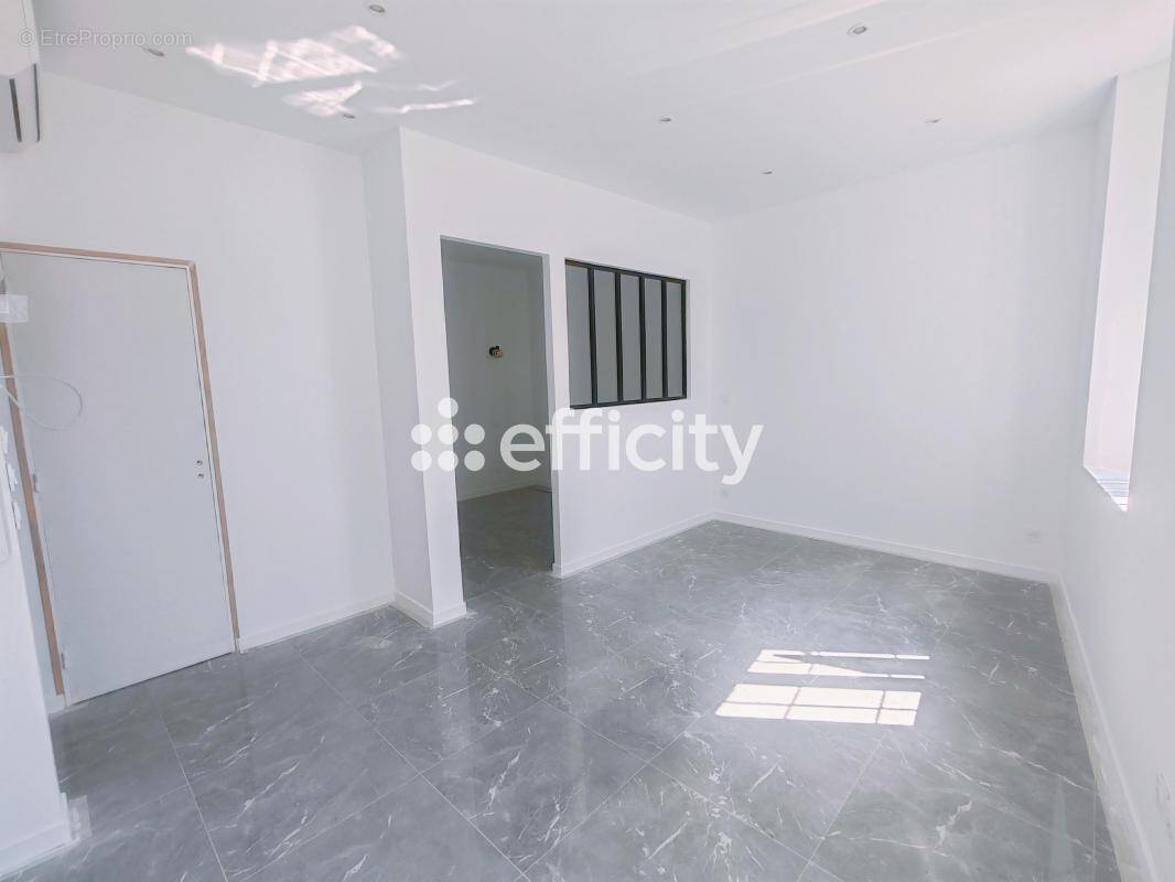 Appartement à MARSEILLE-3E