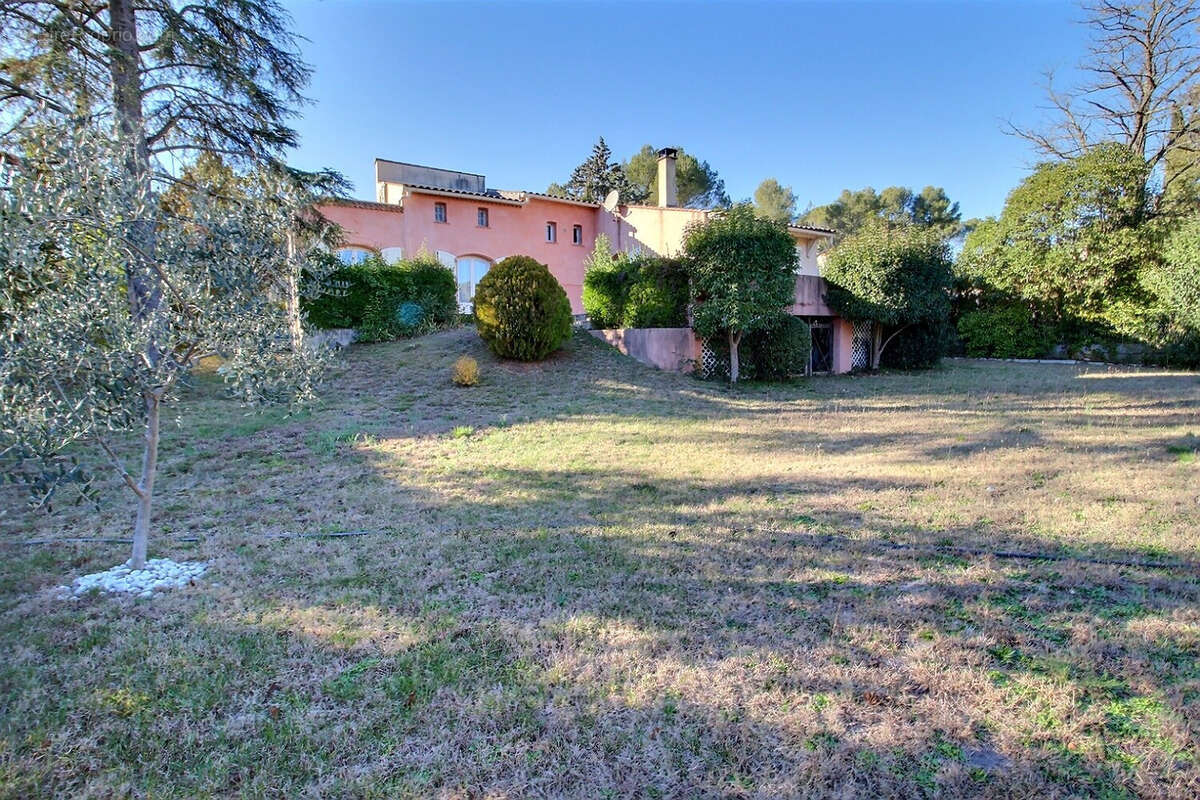 Maison à SAINT-CLEMENT-DE-RIVIERE