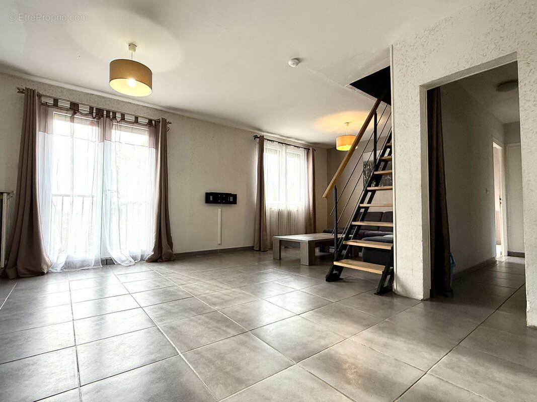 Maison à NEUILLY-SAINT-FRONT