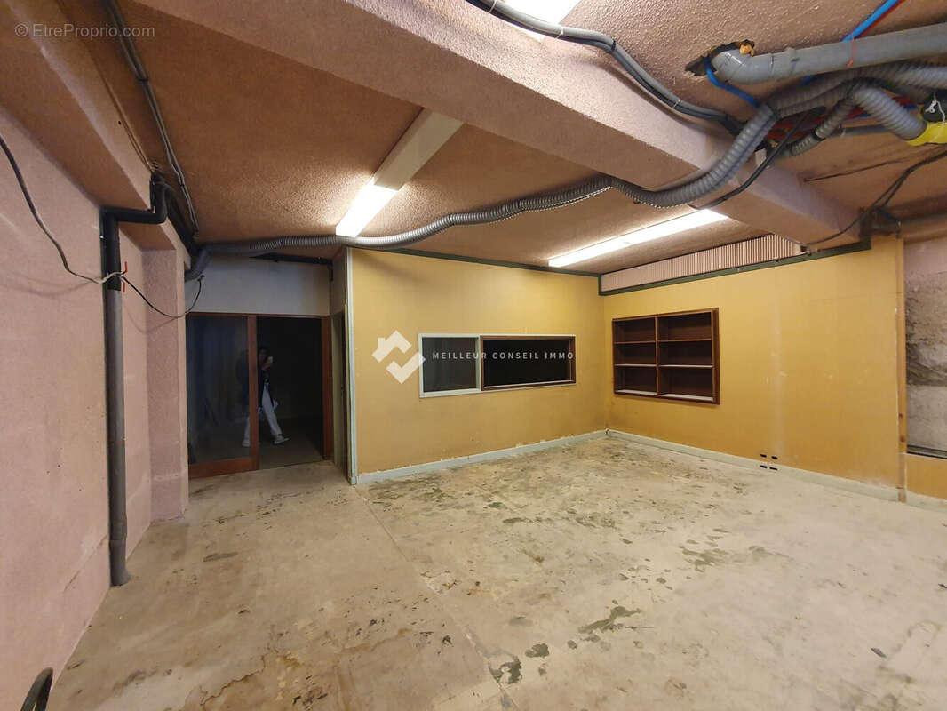 Commerce 103 m² à Gex  - photo 3