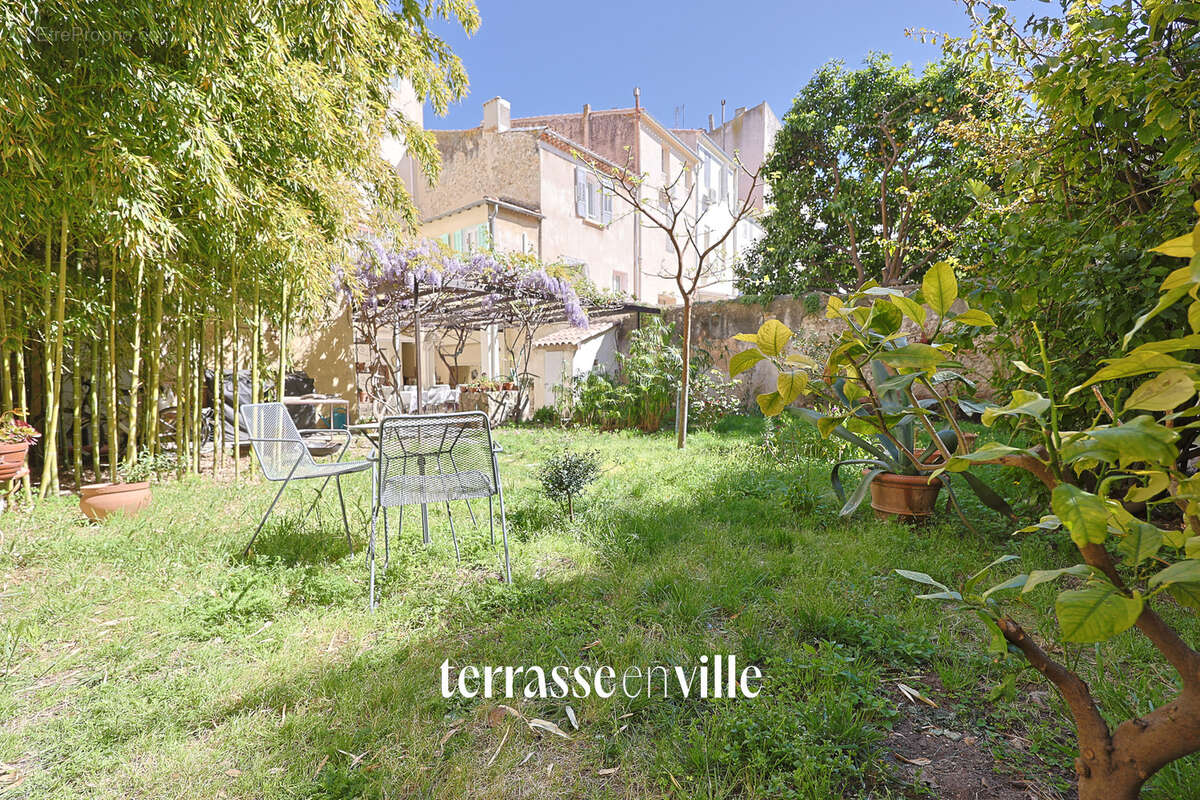 La ciotat   centre historique - grand duplex - t9 - 192 m2   5 ch - parcelle 350m2 - parking - 1 250 000€ - photo 15