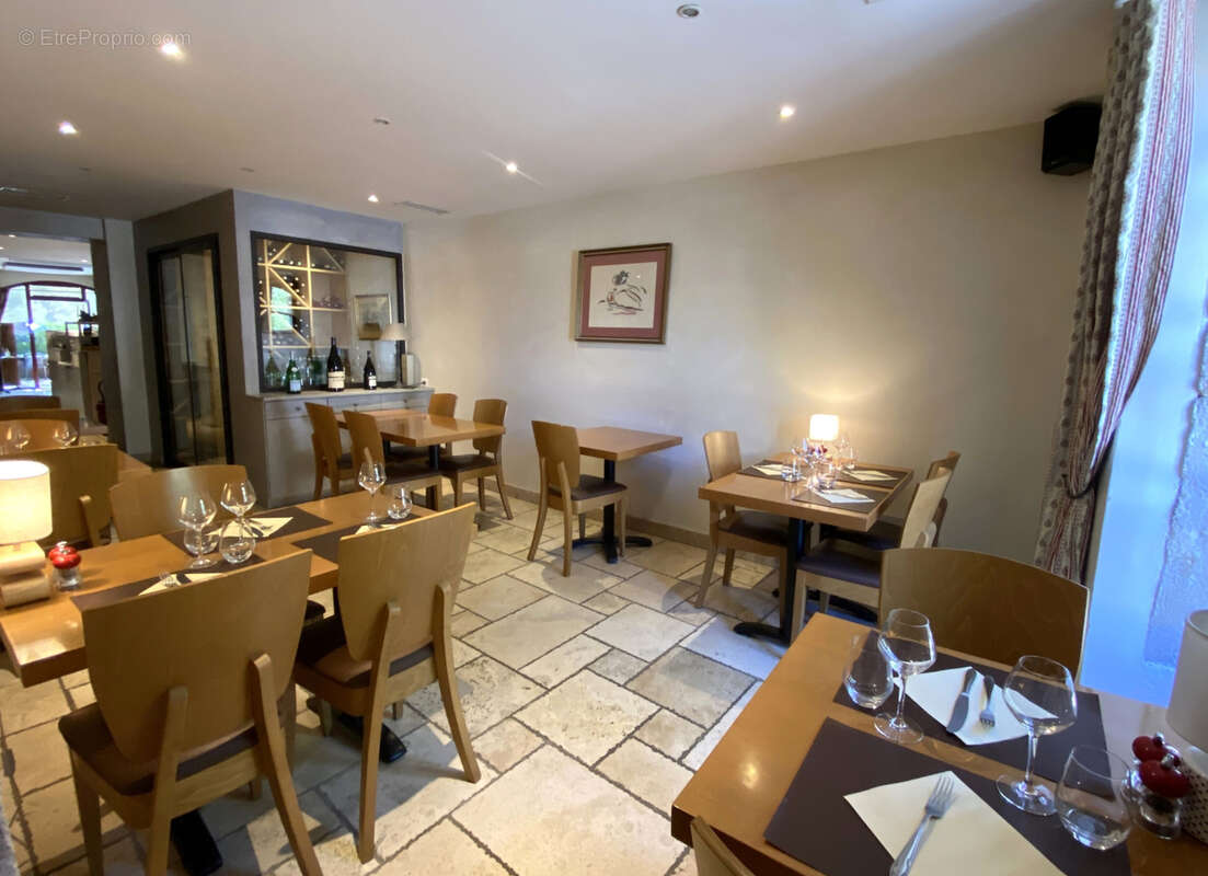 Commerce à SAINTE-CECILE-LES-VIGNES