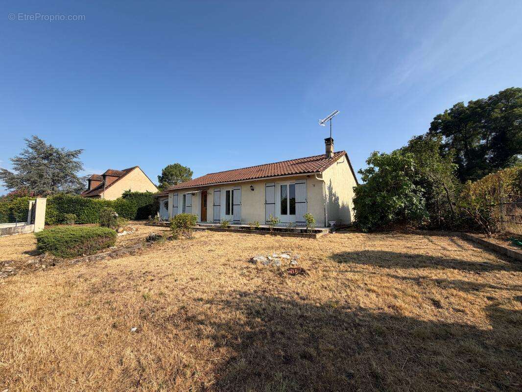 Maison de plain-pied à rénover avec jardin - Manzac-sur-Vern - photo 19