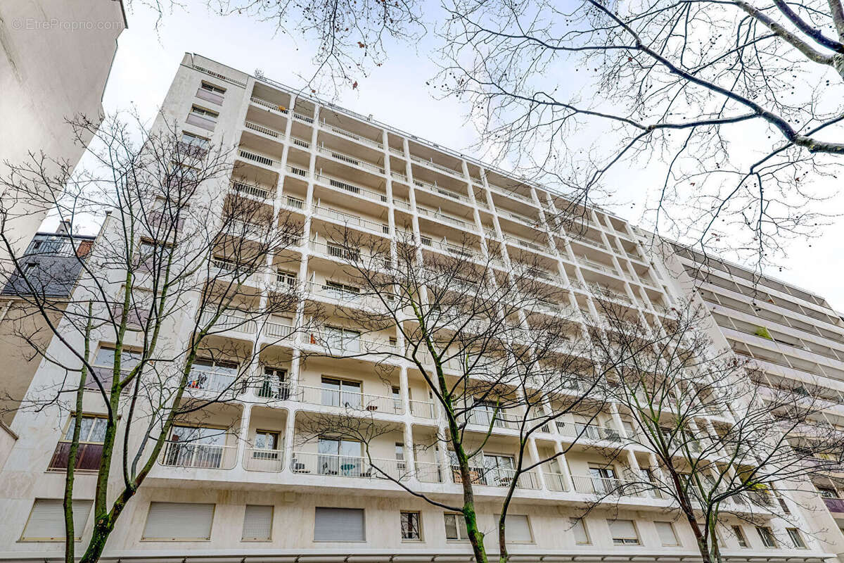 Appartement à PARIS-14E