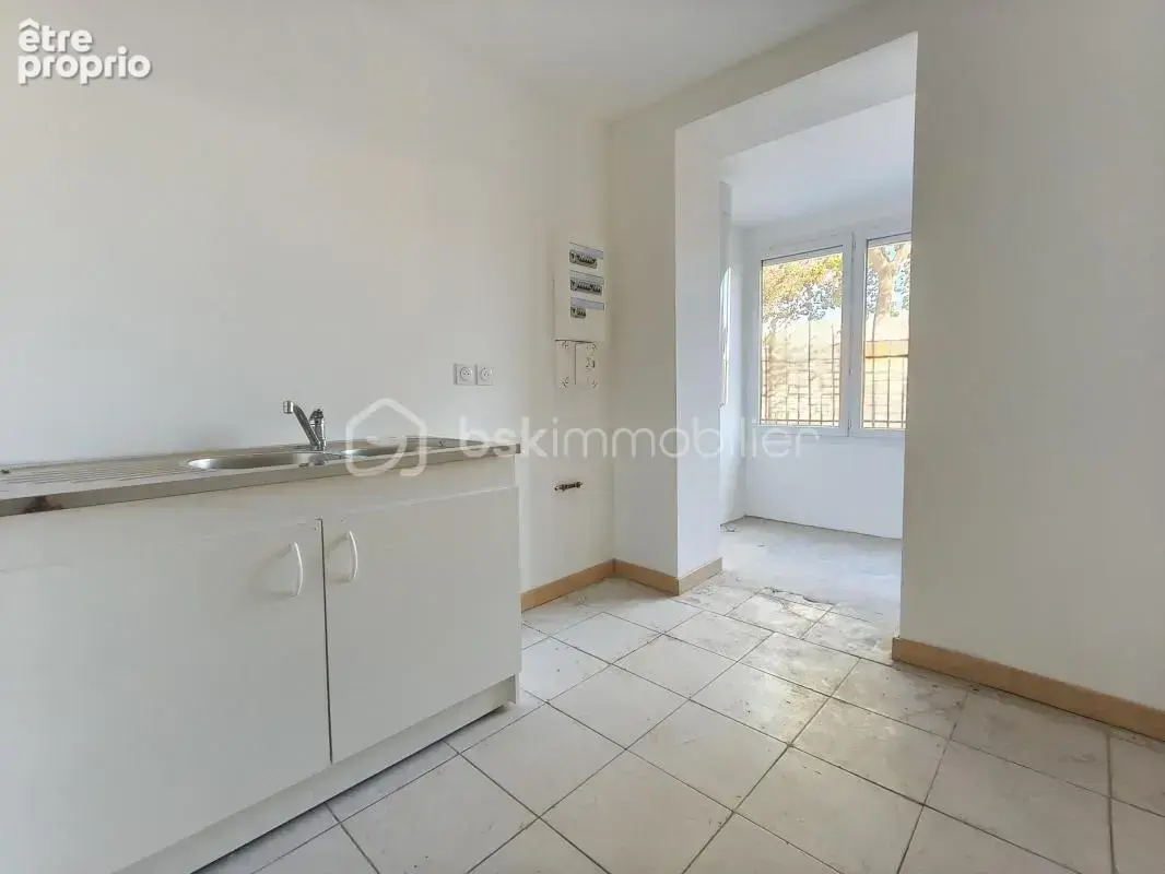 Maison individuelle, en ville, avec garage et jardinet. Trois chambres - photo 9