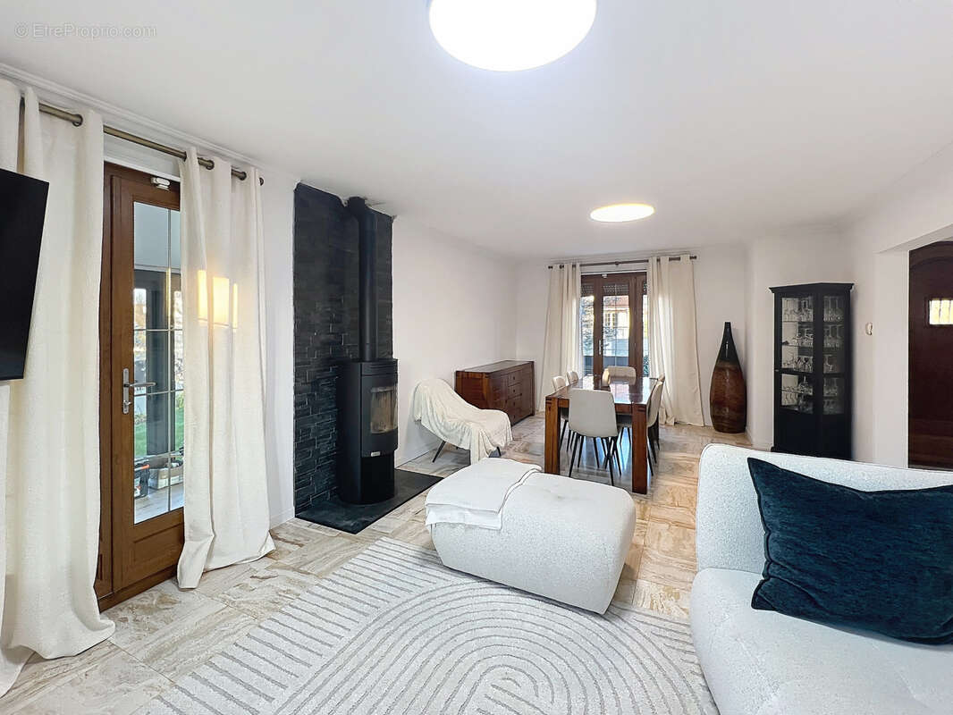 Maison à PARAY-VIEILLE-POSTE