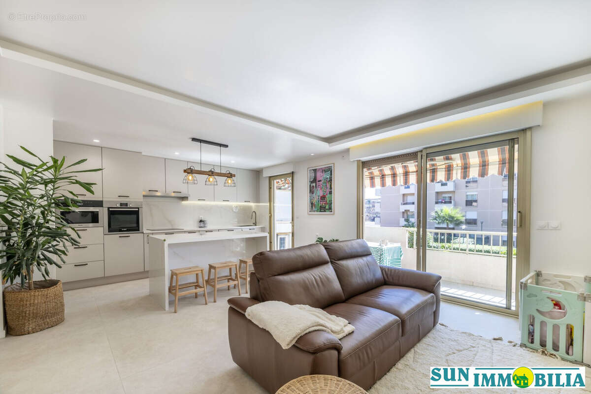 Appartement à SAINT-LAURENT-DU-VAR