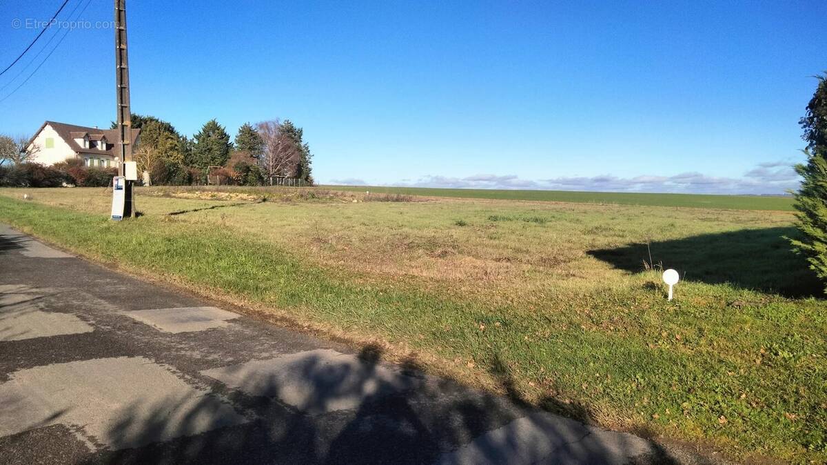 Terrain à YVERSAY