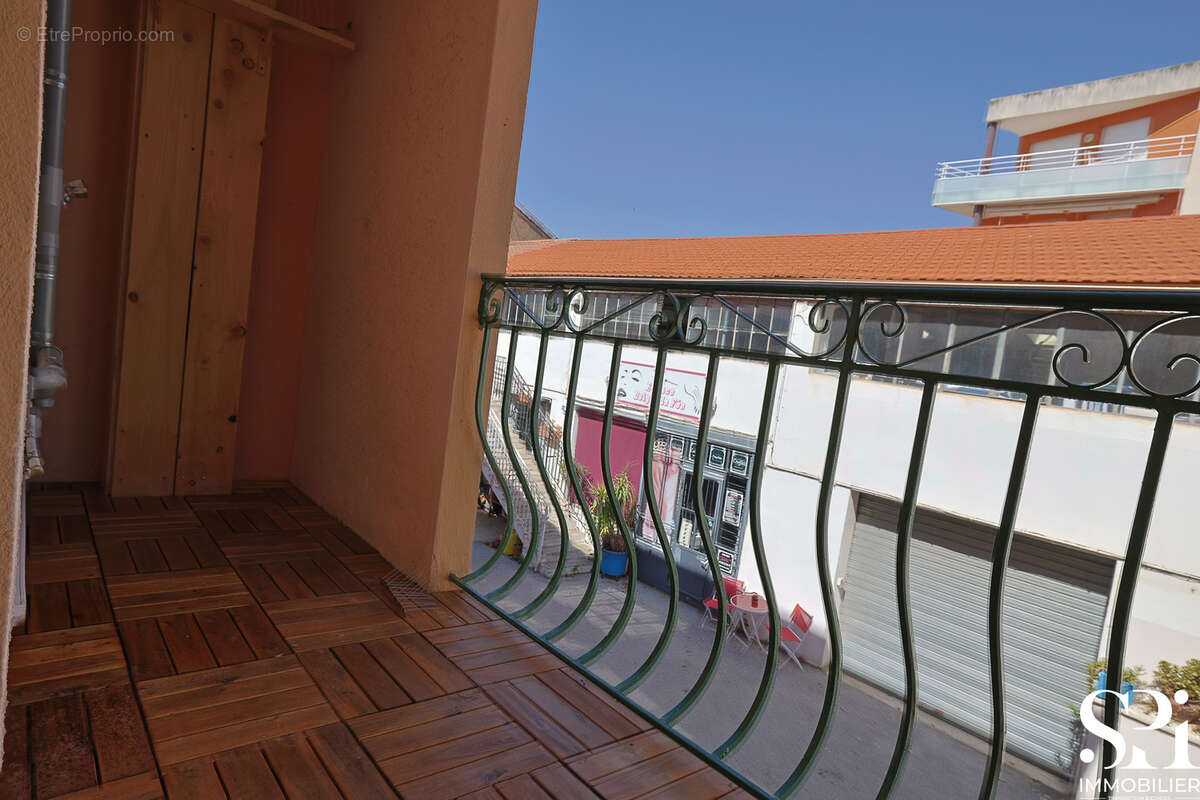 Hyères Gare   T3 rénové 65 m2, deux balcons, à 10 min des plages - photo 3
