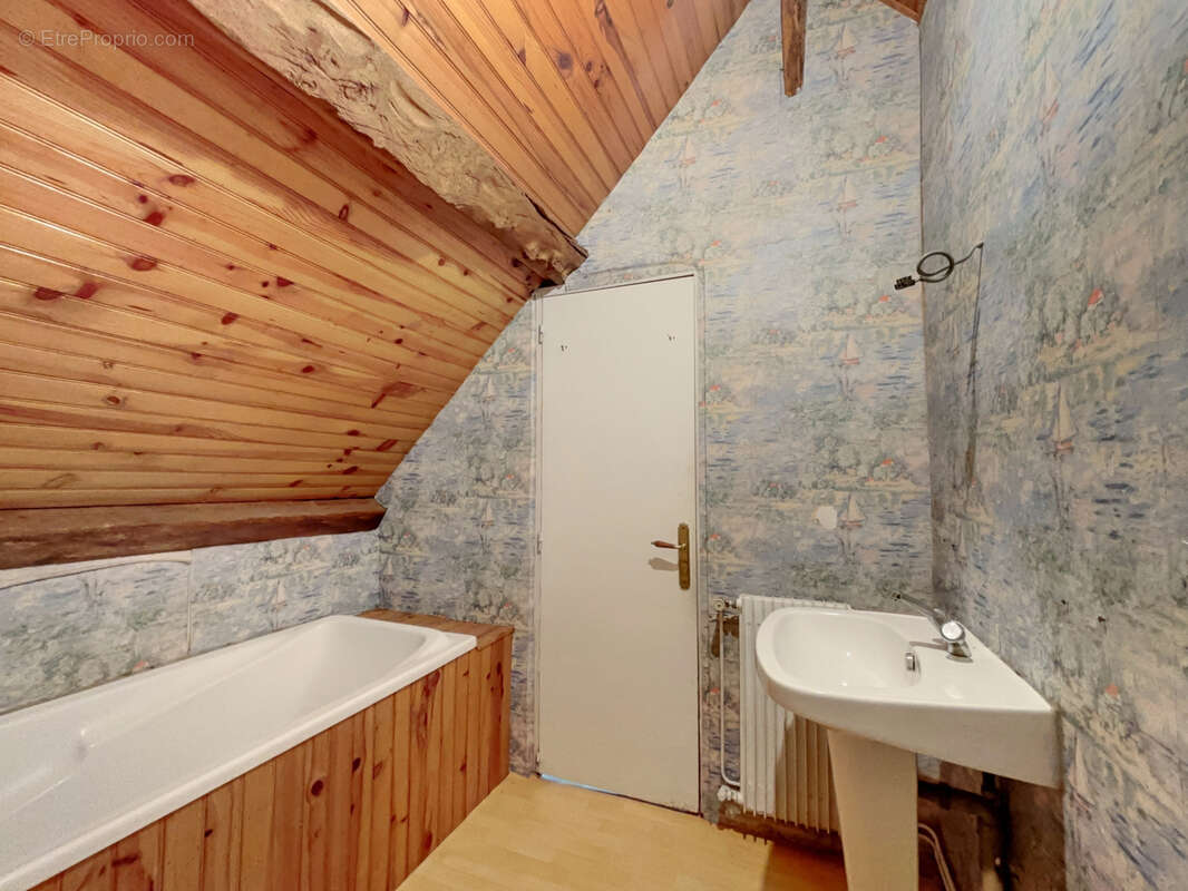 Maison à FONTAINE-HENRY