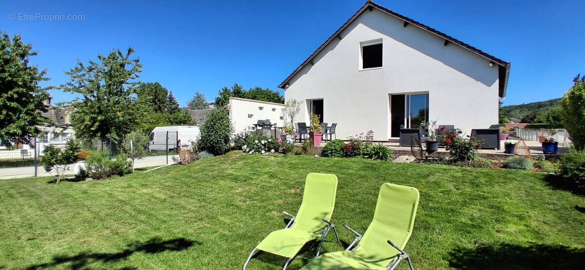 Maison familiale idéalement située  proche A13, RN154 et centre-ville - Maison à LOUVIERS