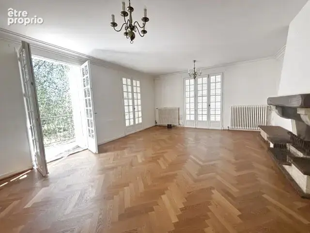 AUXY, confortable pavillon de 200m2, 4 chambres, 2 salons, garage et grand jardin clos. - photo 5