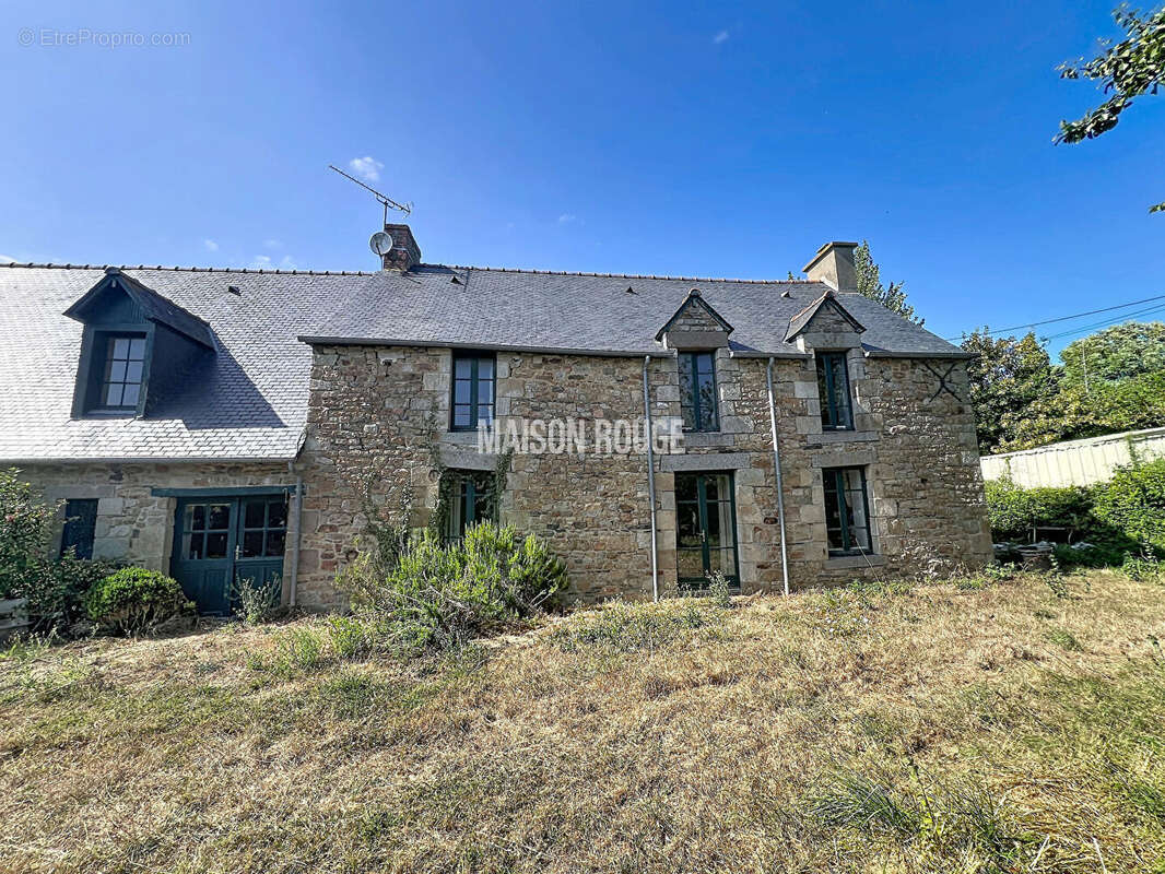 Ancien corps de ferme à Mont-Dol avec habitation rénovée et fort potentiel - photo 13