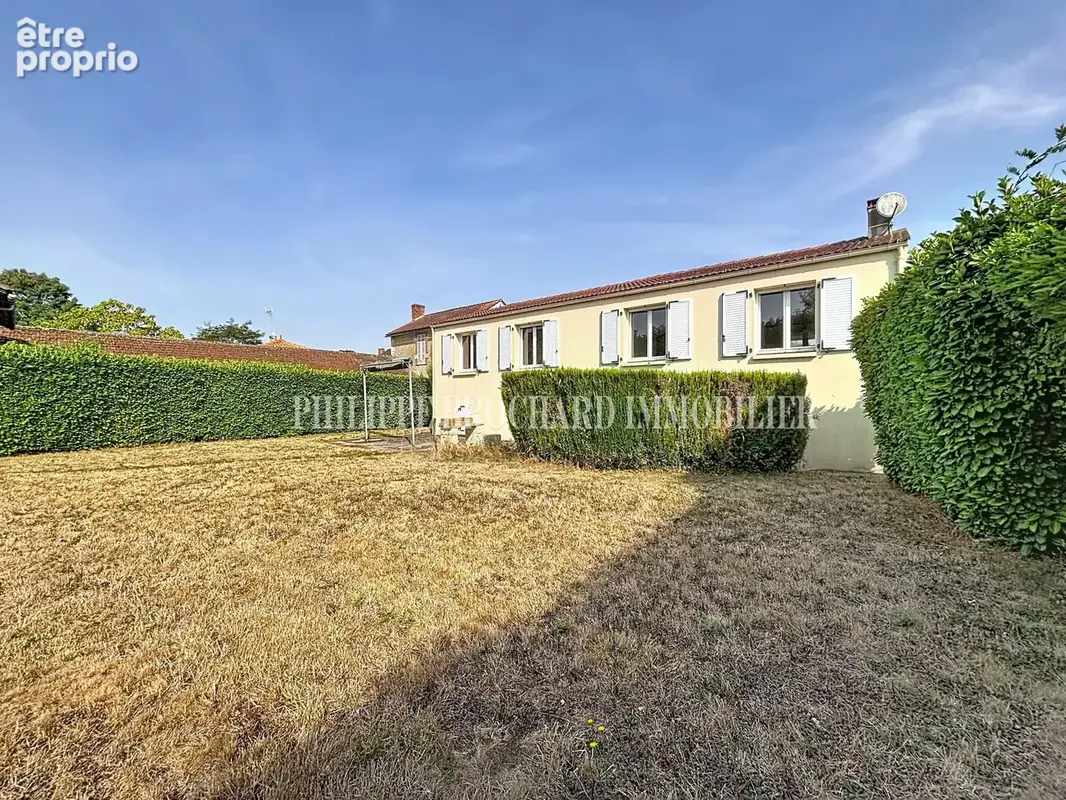 Maison 110 m² à Moutiers-Sur-Le-Lay  - photo 3
