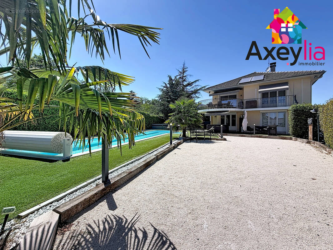 A vendre - riorges - propriété avec grande maison d'habitation, appartement indépendant, terrain et piscine - photo 15