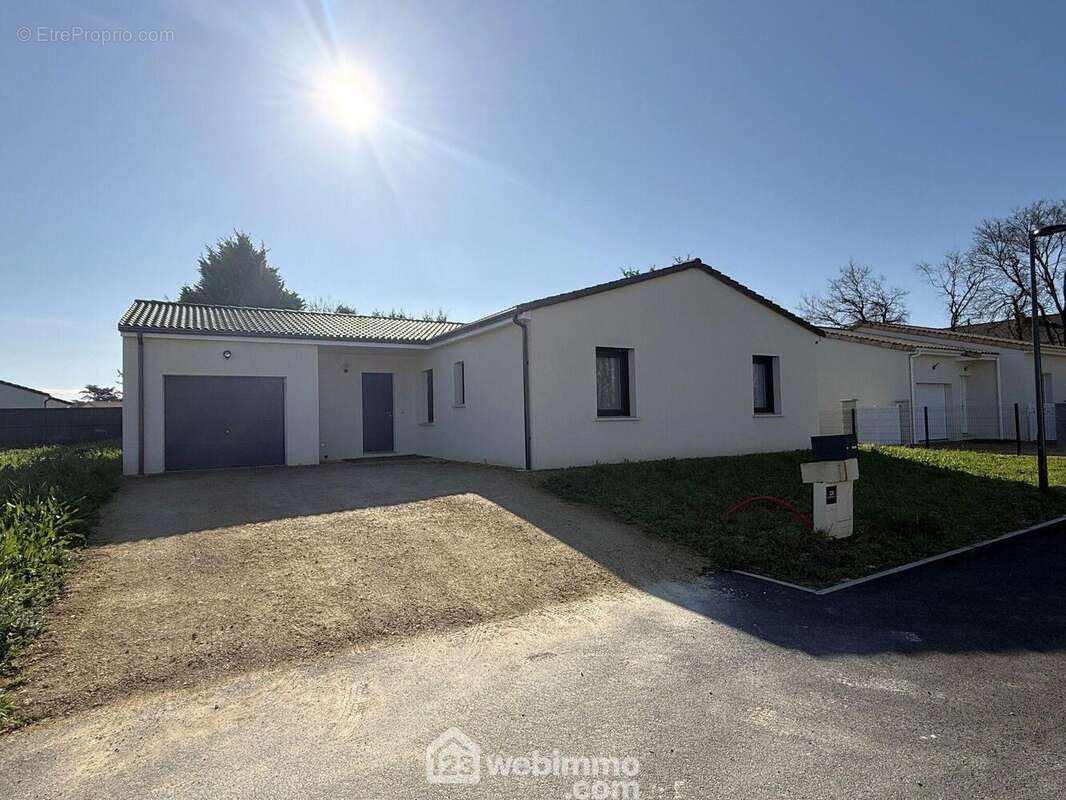 Maison neuve (2024) de plain-pied, 108,31 m2 habitables. - Maison à NEUVILLE-DE-POITOU