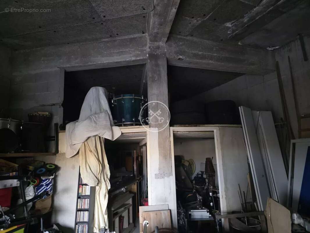 À Vendre - Garage / Entrepôt 56 m² - Quartier Le Peyron, Saint-Raphaël - photo 3