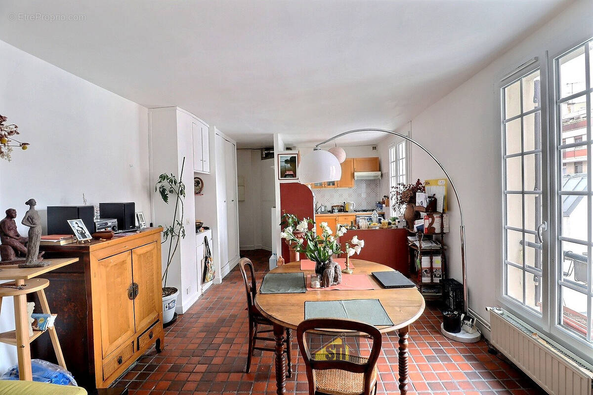 Appartement à PARIS-14E