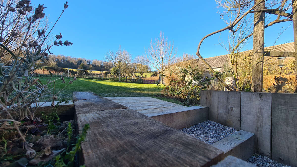 Maison à MONTCAVREL