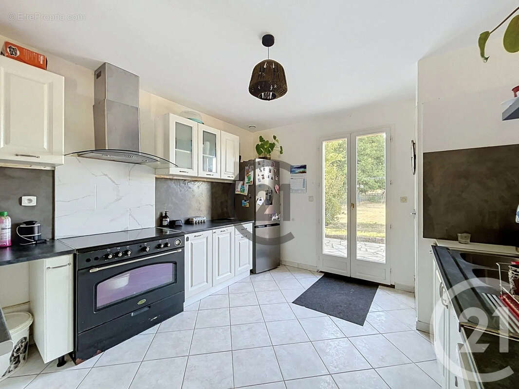 Maison 105 m² à Saint-Serotin  - photo 5