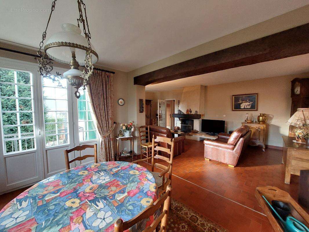 Maison à LES BAUX-SAINTE-CROIX