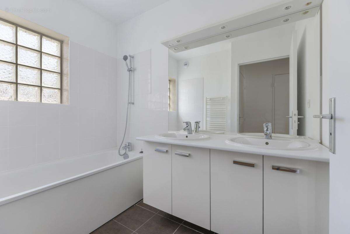 Appartement à LEVALLOIS-PERRET