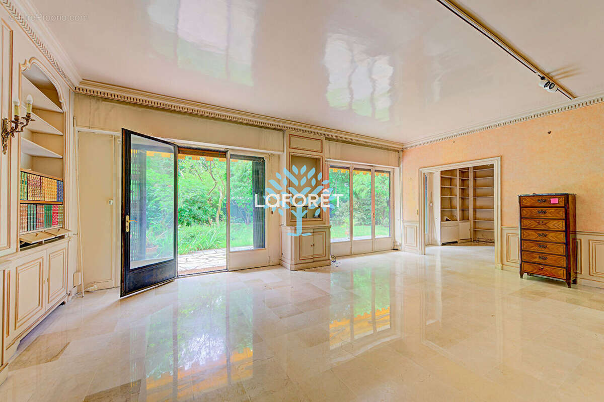 Appartement à NEUILLY-SUR-SEINE