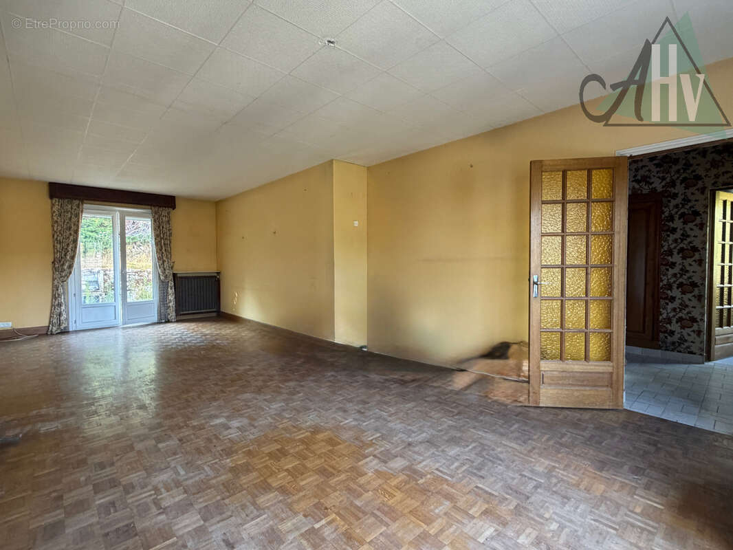 Maison  sur sous-sol total - 134 m2 - 6 pièces - jardin et garage à Saint-Brice. - photo 5
