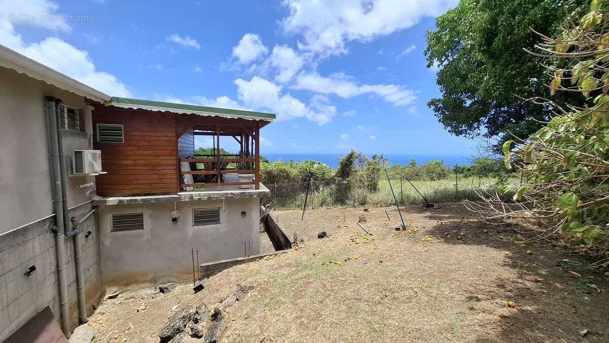 A VENDRE : Villa 2 T2 et 1 T4 (Vieux Habitants - 97119) - photo 5