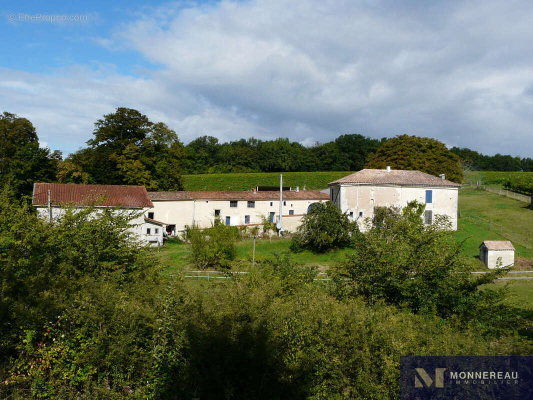 Maison à BARBEZIEUX-SAINT-HILAIRE