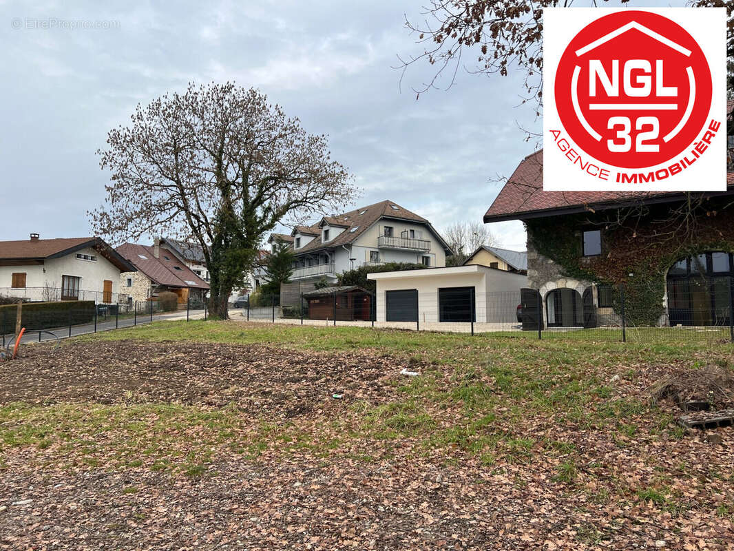 Terrain à VILLY-LE-PELLOUX