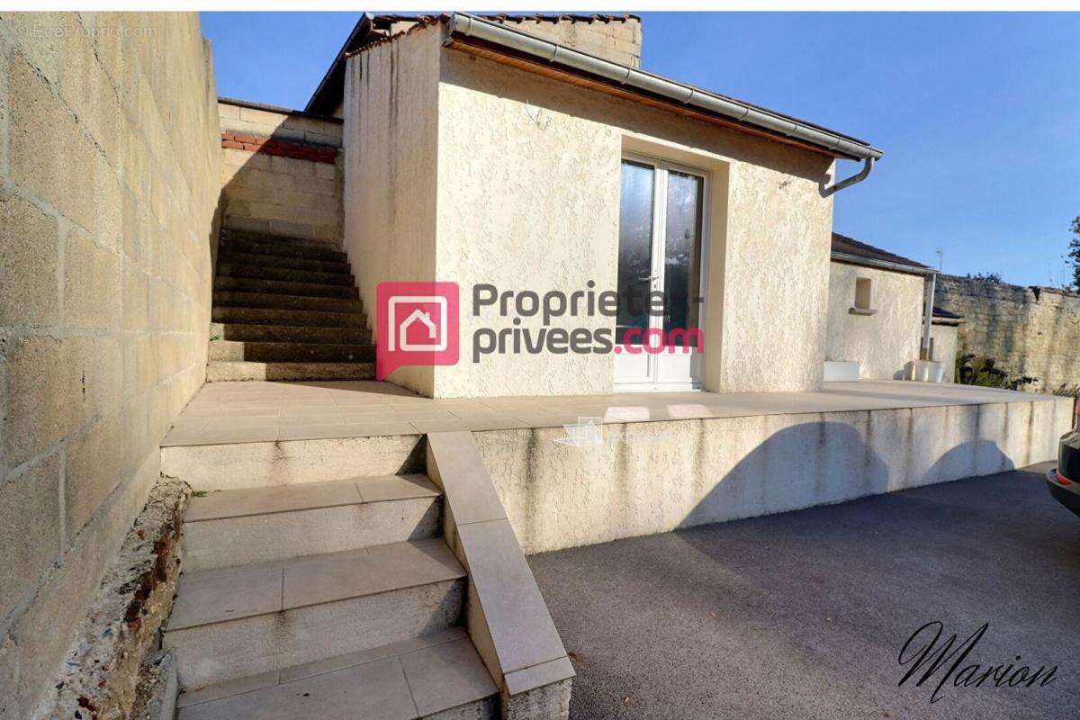 Maison à LA NEUVILLE-ROY