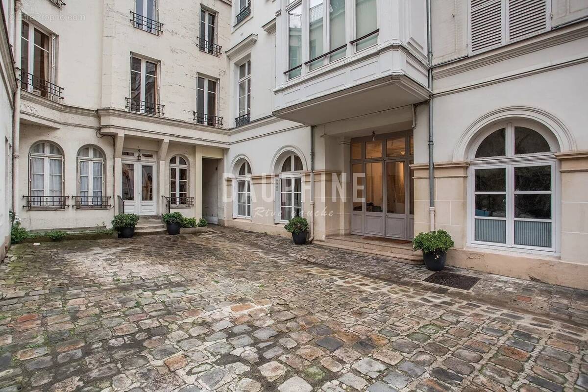 Appartement à PARIS-7E