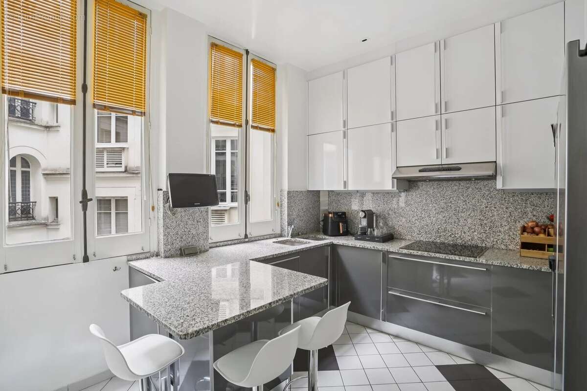 Appartement à PARIS-17E