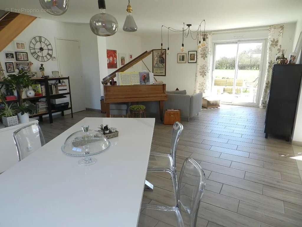 Maison à SAINT-PIERRE-SUR-DIVES