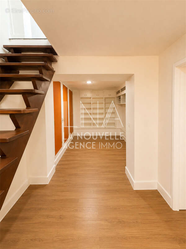 Appartement 93 m² à Les Lilas  - photo 2