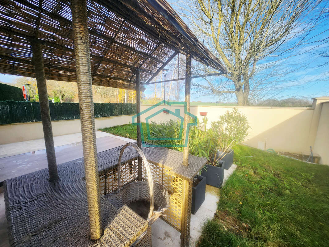 Maison à LA QUEUE-LES-YVELINES