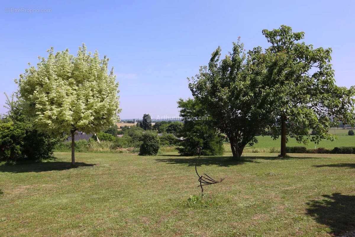 Maison à LA CHARTRE-SUR-LE-LOIR