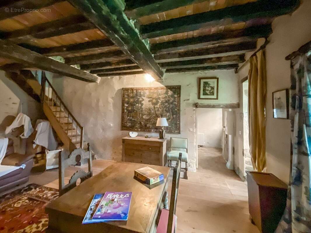 Prieuré du XVe siècle comportant un manoir, une maison d'habitation et une grange - photo 18