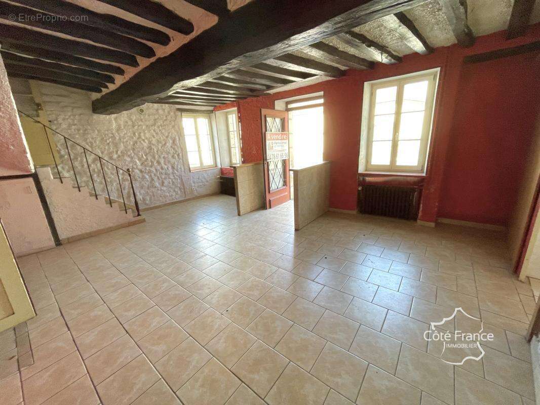 Ancien restaurant avec partie habitation et fort potentiel d - photo 5