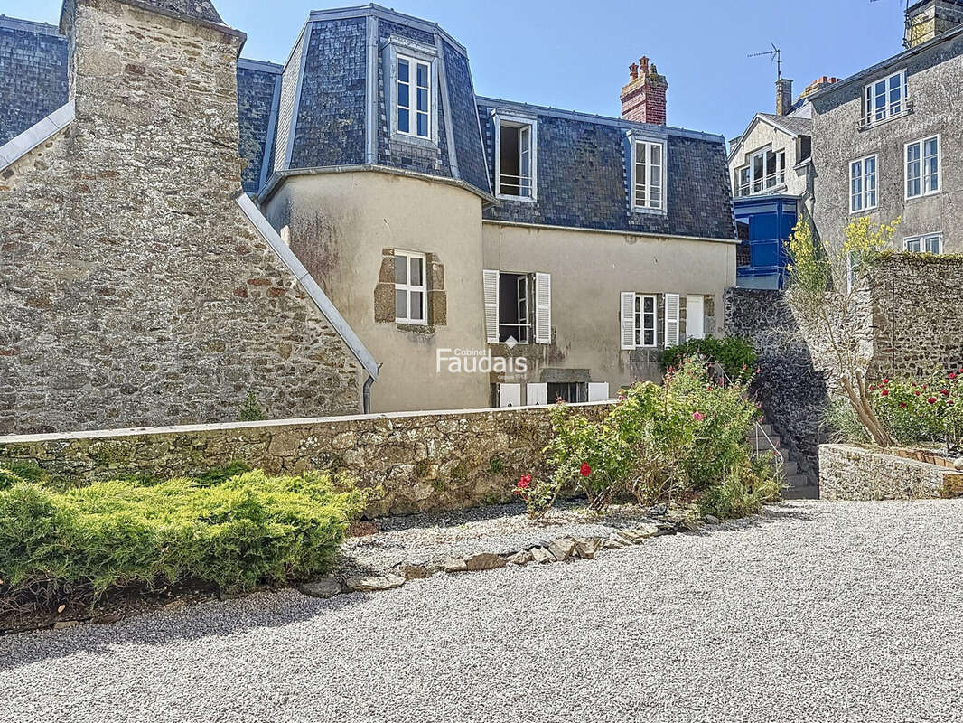 Maison 277 m² à Granville  - photo 2