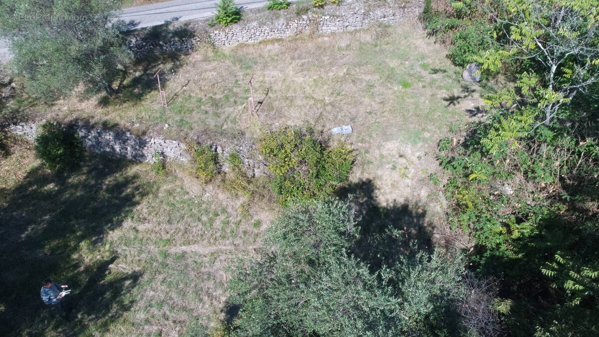 Terrain à AUBENAS