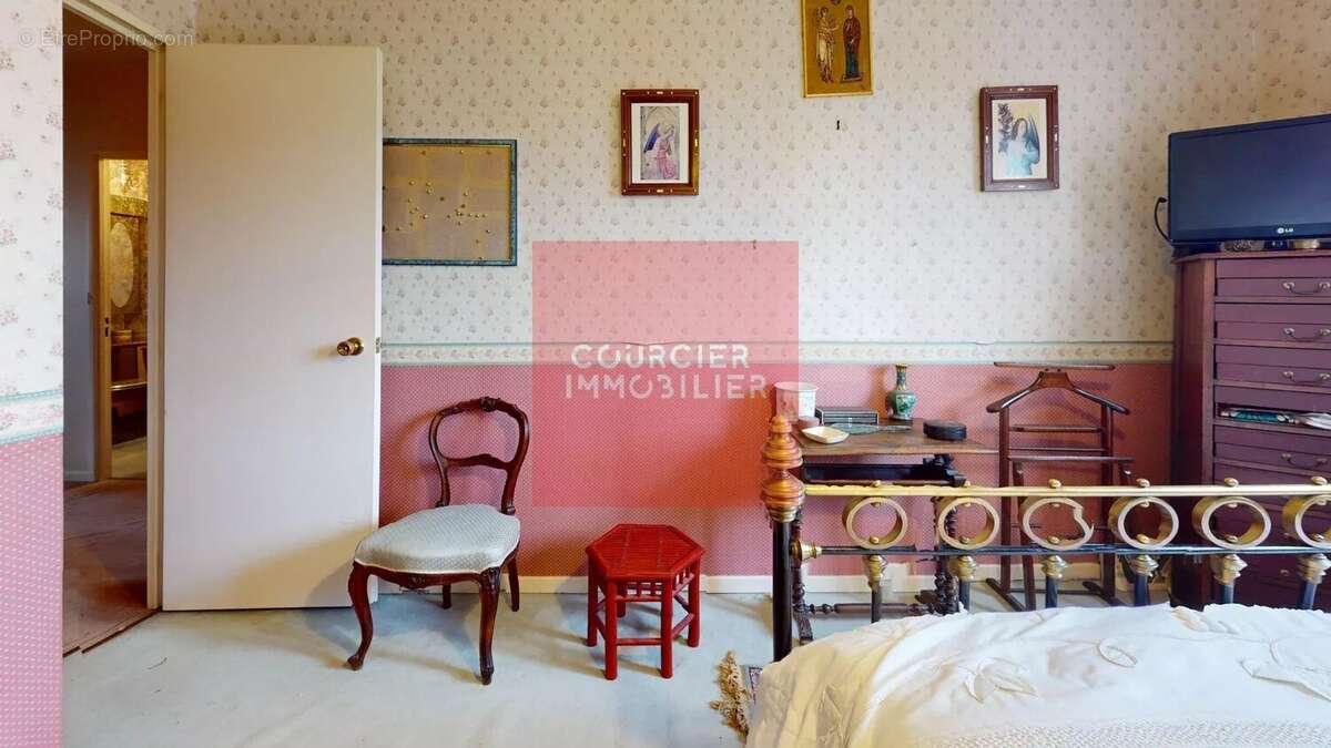 Maison à LE MESNIL-SAINT-DENIS