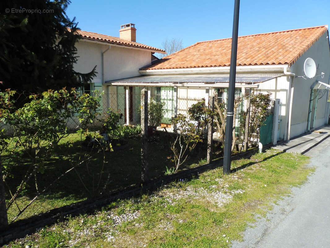 Maison à PONTEYRAUD
