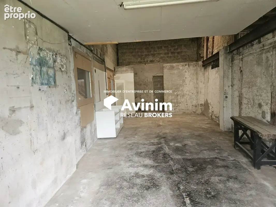 Commerce 300 m² à Saint-Julien-Sur-Reyssouze  - photo 2
