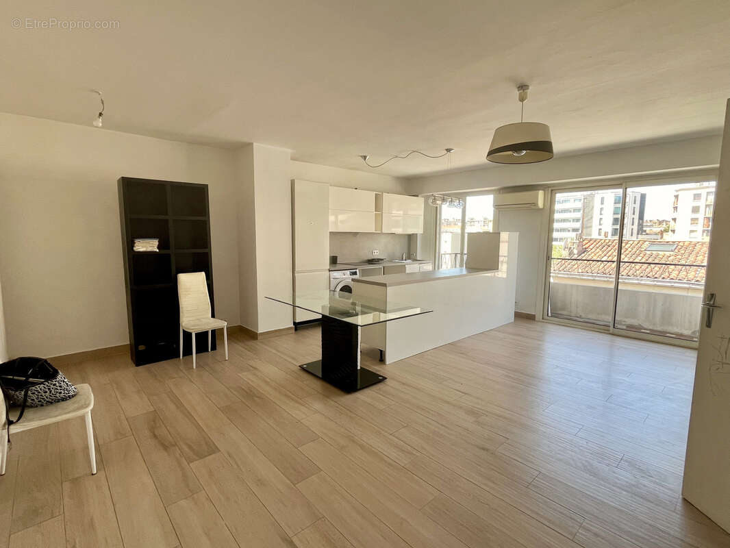 Appartement à MARSEILLE-4E