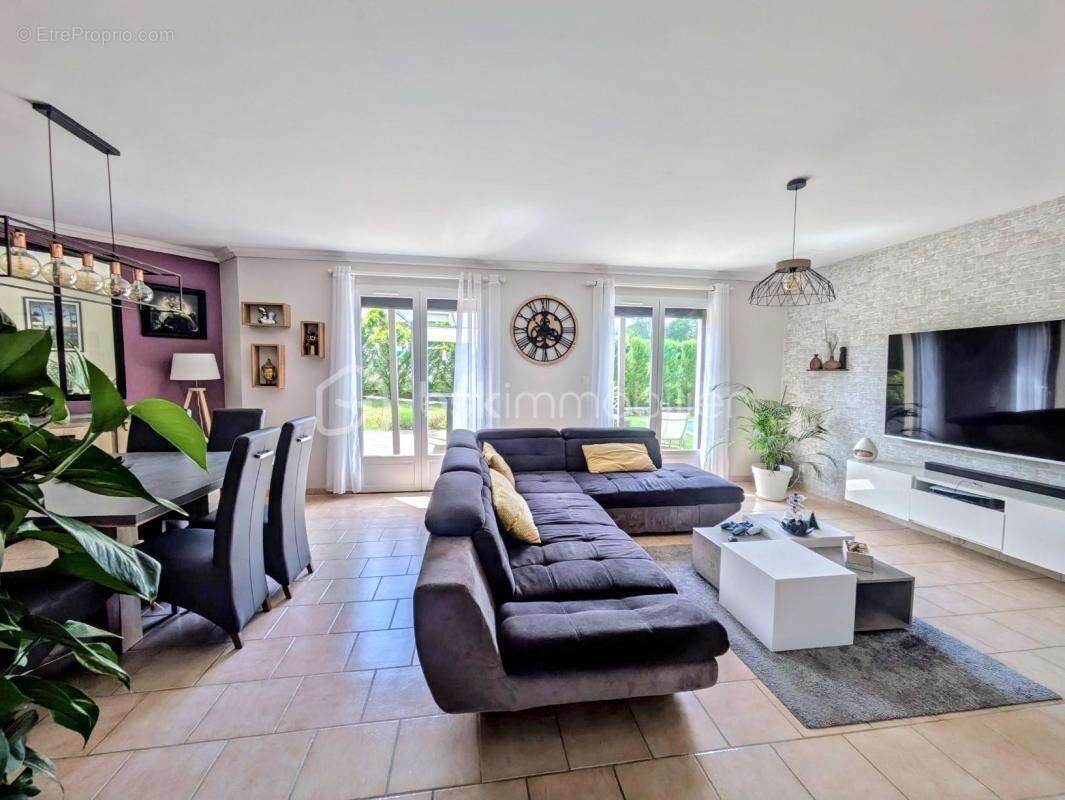 Villa d’architecte contemporaine avec piscine et domotique – 226 m² - photo 5