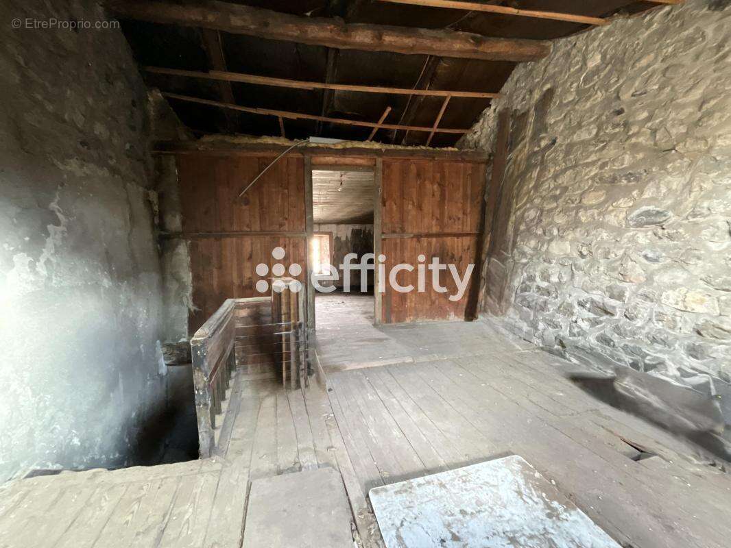 Appartement 148 m² à Le Cheylard  - photo 8